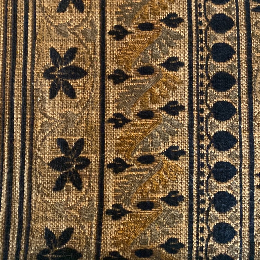 Gorgeous table runner - Picture 3 of 5